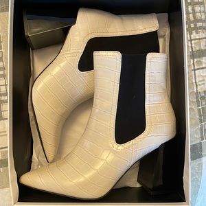 Steve Madden Nico Bone Booties